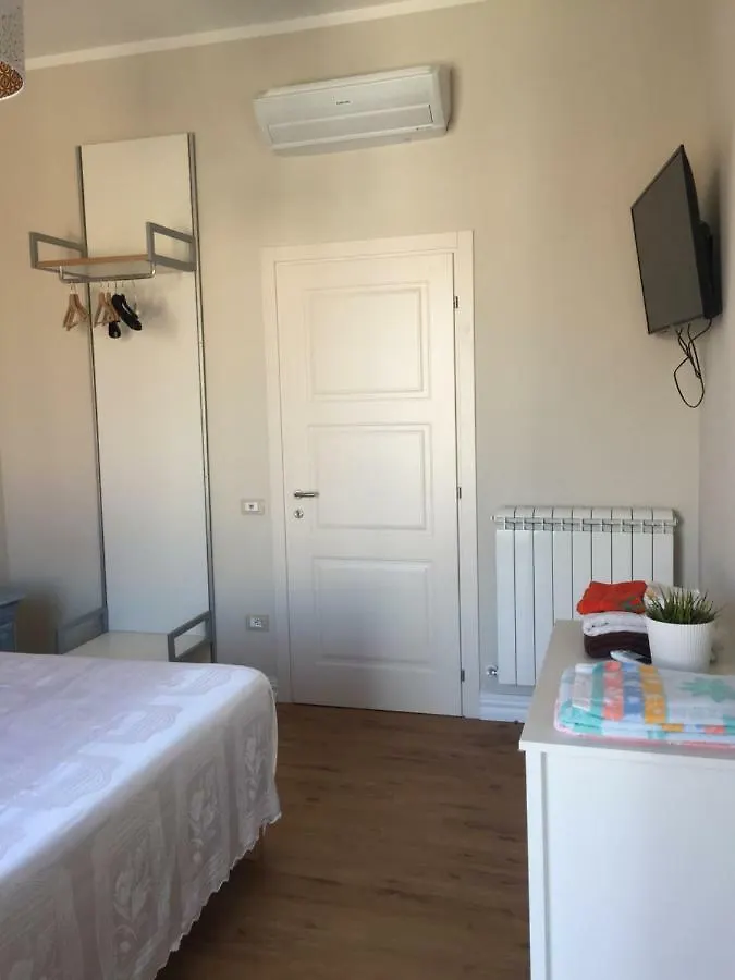 Affittacamere Via Roma 12 Follonica Guest house